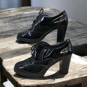 Dexflex Comfort Wingtip Oxford Bootie Heels